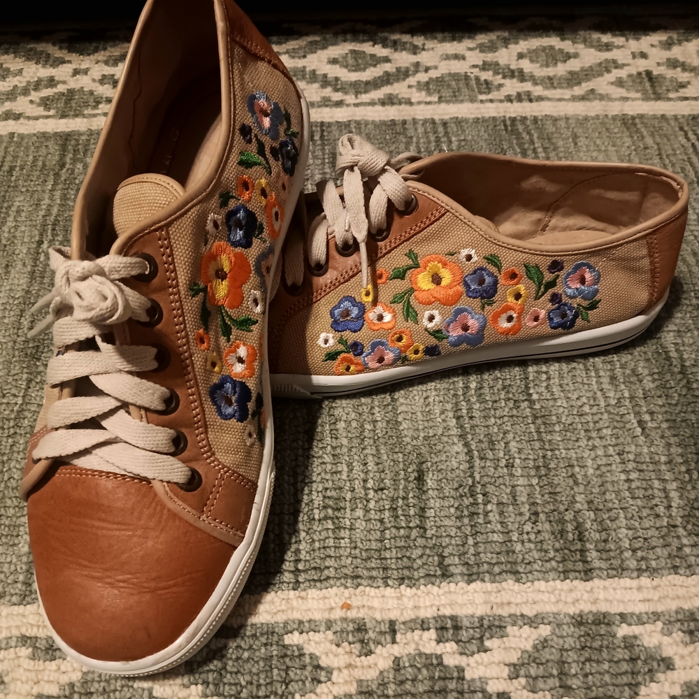 MEXICANA Tan Sneakers with Multicolor Floral Embroidery - Picture 2 of 4